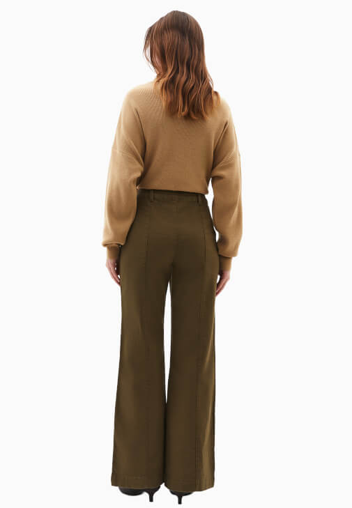 Wide-Leg Pantolon ve Dantelli Kazak Kombini