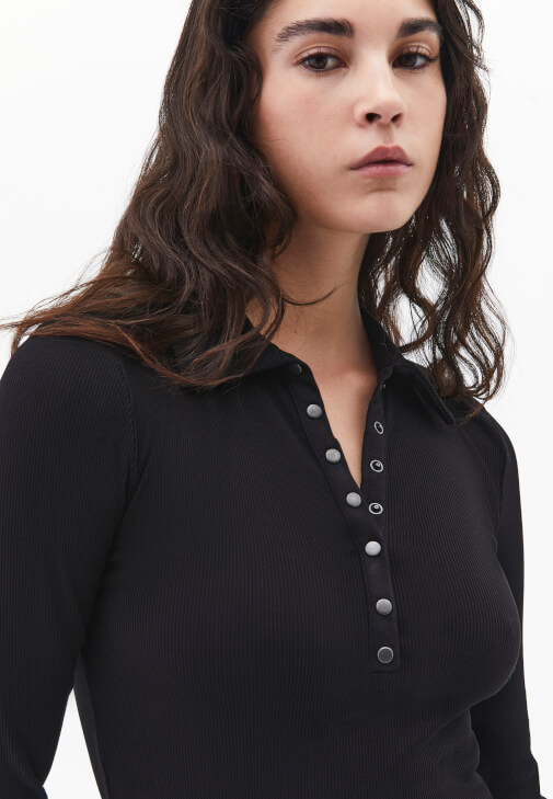 Polo Yaka Tişört ve Straight-Fit Denim Kombini