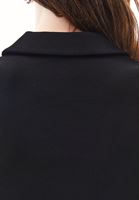 Bayan Siyah Polo Yaka Çıtçıtlı Tişört