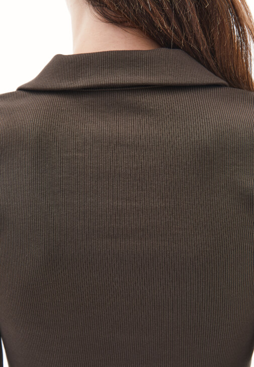 Polo Yaka Çıtçıtlı Tişört ve Denim Pantolon Kombini