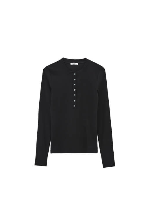 Çıtçıtlı Tişört ve Barrel-Fit Pantolon Kombini