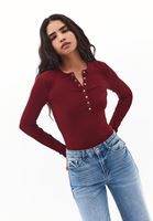 Bayan Bordo Çıtçıt Detaylı Tişört 