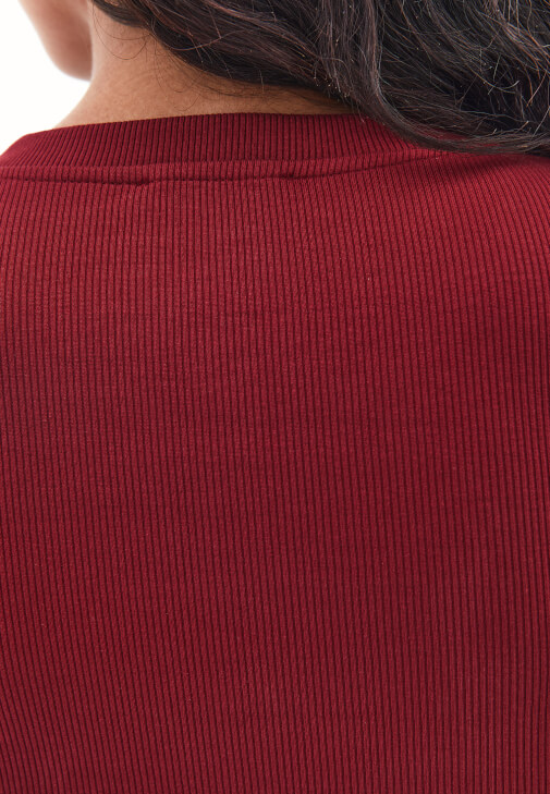 Çıtçıt Detaylı Tişört ve Bol Paça Pantolon Kombini