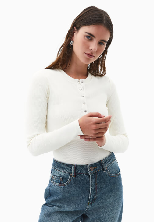 Krem Çıtçıt Detaylı Tişört 