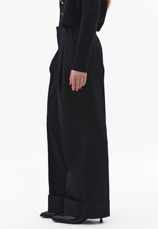 Straight-Fit Pantolon ve Düğmeli Hırka Kombini