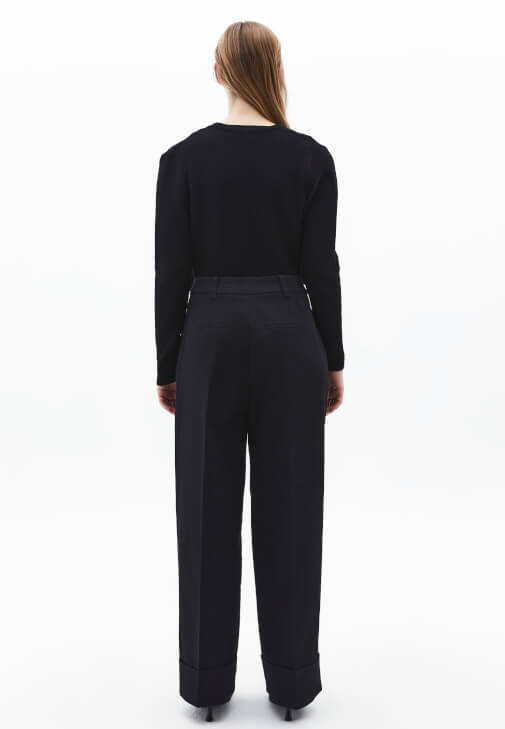 Straight-Fit Pantolon ve Düğmeli Hırka Kombini