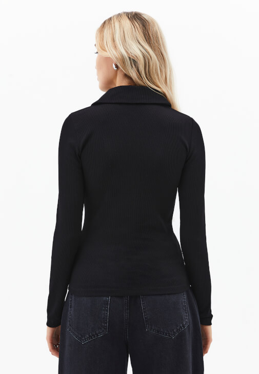 Fermuarlı Tişört ve Mom-Fit Pantolon Kombini