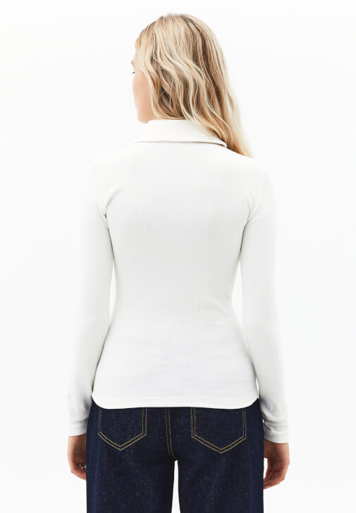 Polo Yaka Tişört ve Denim Pantolon Kombini