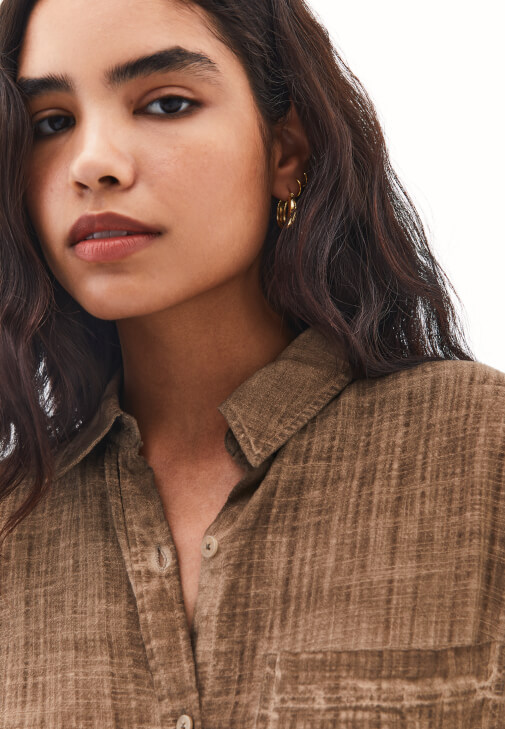 Yıkamalı Gömlek ve Keten Pantolon Kombini