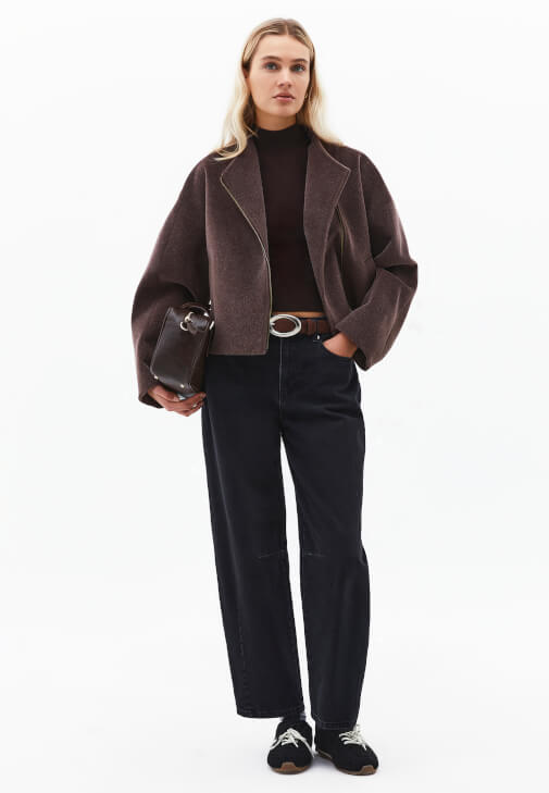 Crop Ceket ve Barrel-Fit Pantolon Kombini