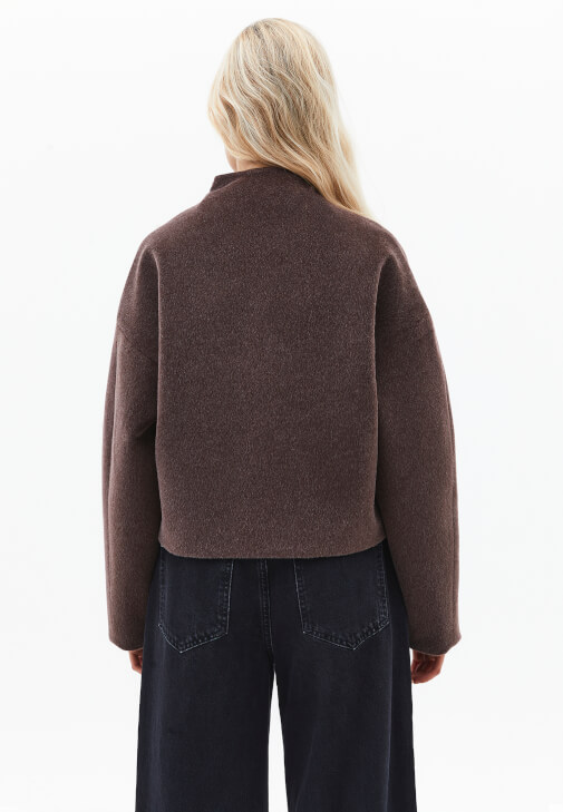 Crop Ceket ve Barrel-Fit Pantolon Kombini