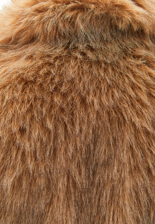 Vegan Yelek ve Barrel-Fit Pantolon Kombini