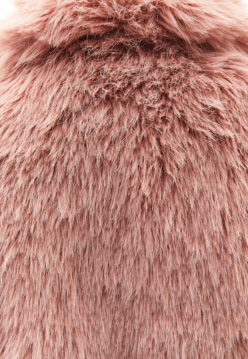 Vegan Kürk Yelek ve Kadife Pantolon Kombini