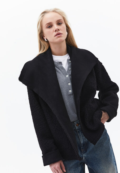 Çift Taraflı Ceket ve Baggy-Fit Pantolon Kombini