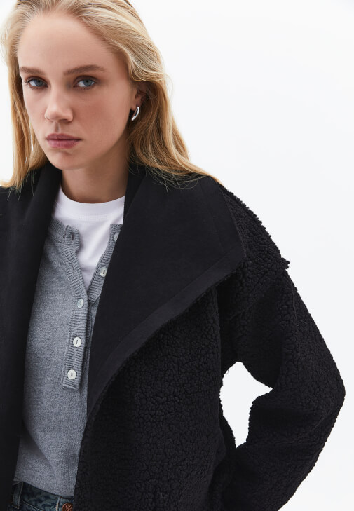 Çift Taraflı Ceket ve Baggy-Fit Pantolon Kombini