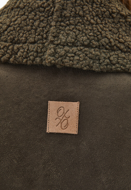 Çift Taraflı Ceket ve Wide-Leg Pantolon Kombini