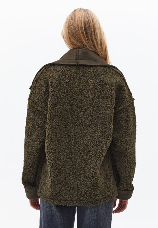 Çift Taraflı Ceket ve Wide-Leg Pantolon Kombini