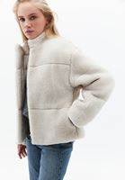 Bayan Krem Yüksek Yaka Peluş Mont