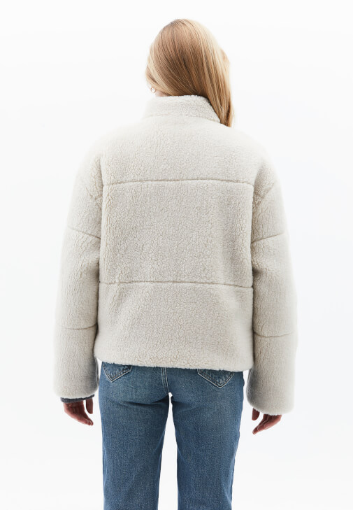 Peluş Mont ve Denim Pantolon Kombini