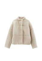 Peluş Mont ve Denim Pantolon Kombini