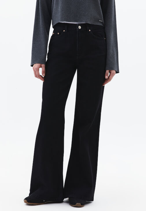 Denim Yüksek Bel Pantolon ve Atlet Kombini