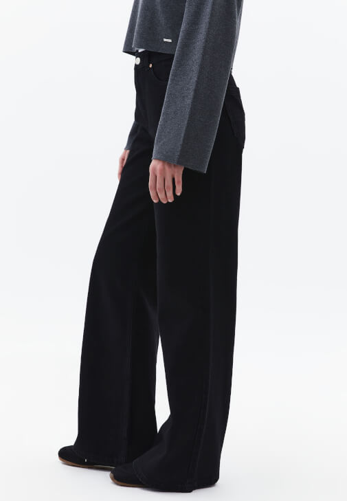 Denim Yüksek Bel Pantolon ve Atlet Kombini