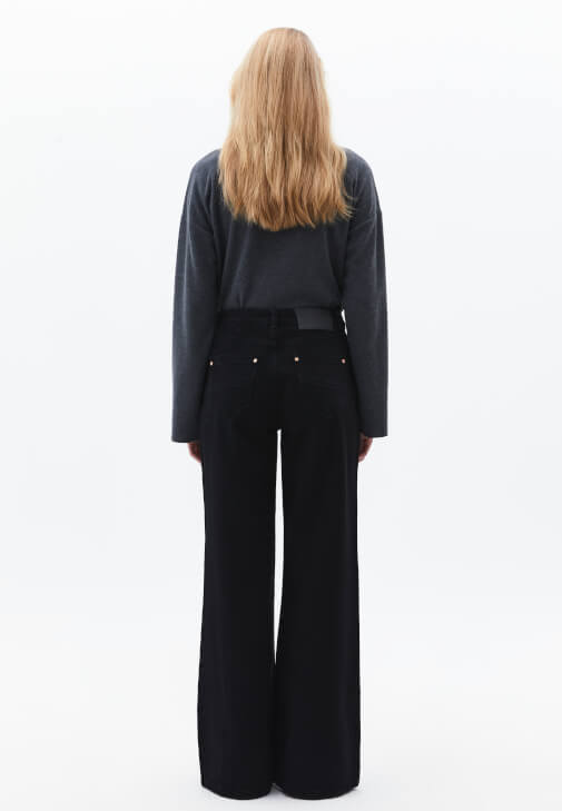 Denim Yüksek Bel Pantolon ve Atlet Kombini