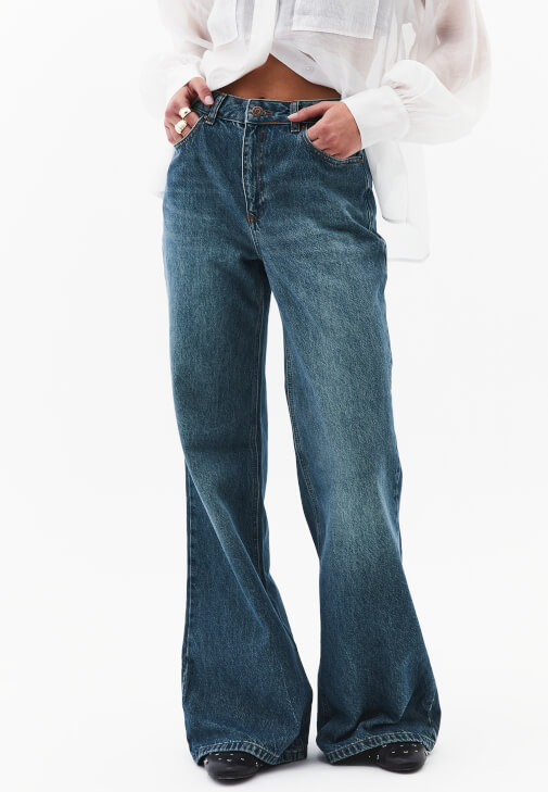 Bol Paça Pantolon ve Balon Kollu Gömlek Kombini