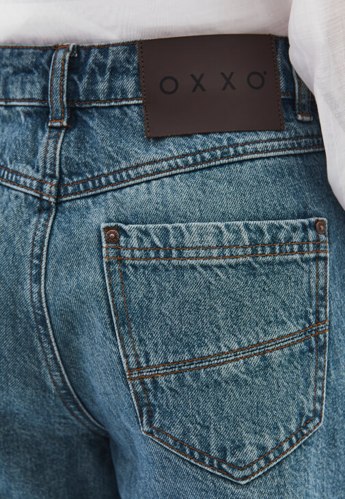 Bol Paça Pantolon ve Balon Kollu Gömlek Kombini