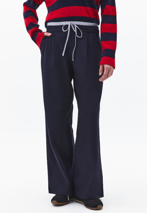 Straight-Fit Pantolon ve Kare Yaka Atlet Kombini