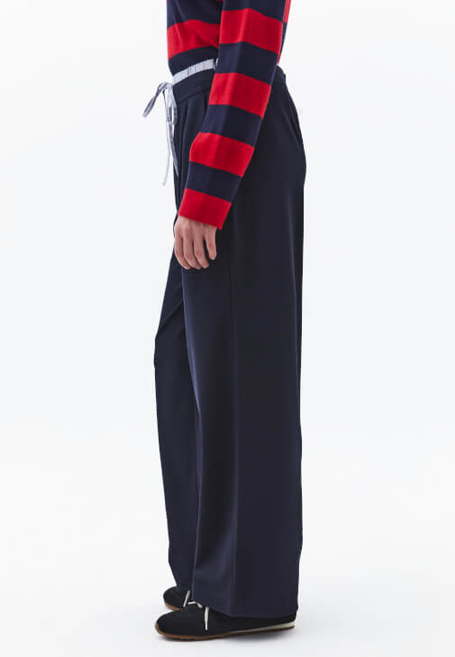 Straight-Fit Pantolon ve Kare Yaka Atlet Kombini