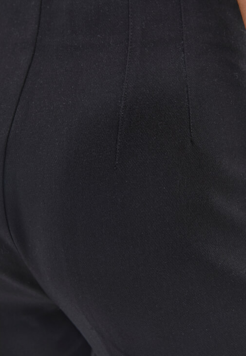 Carrot-Fit Pantolon ve Boyfriend Tişört Kombini