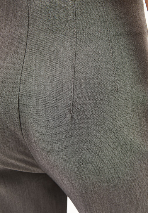 Carrot-Fit Pantolon ve Modal Tişört Kombini