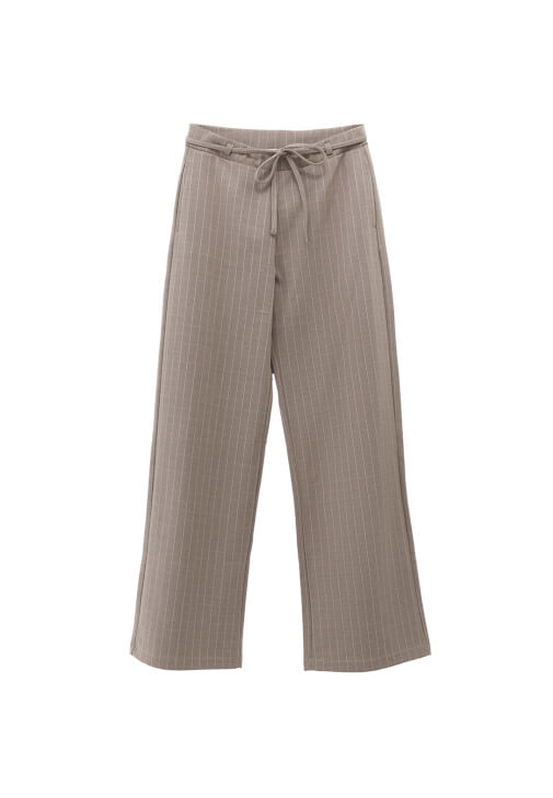 Çizgili Pantolon ve Kazak Kombini