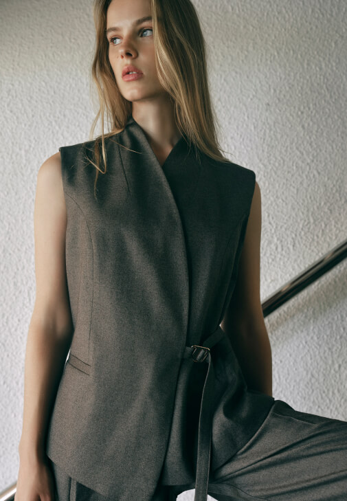 Kahverengi Asimetrik Kesim Bağlamalı Yelek