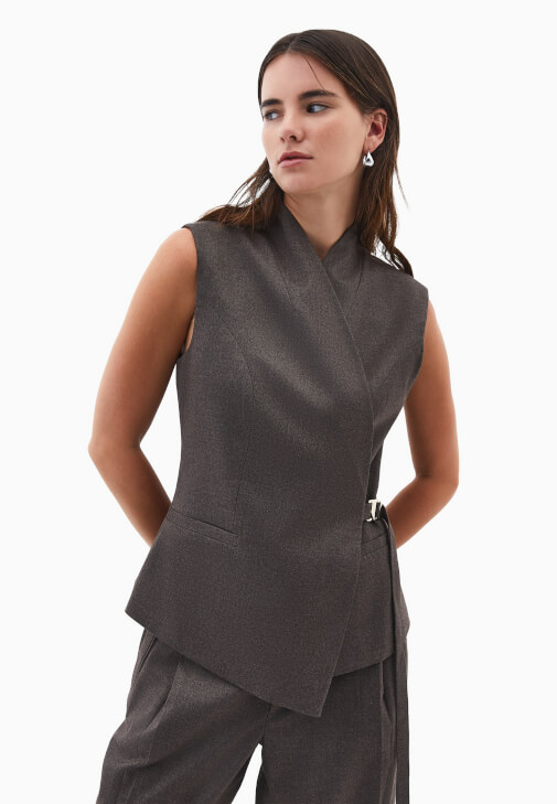 Bağlamalı Yelek ve Yüksek Bel Pantolon Kombini