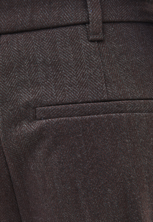 Wide-Leg Pantolon ve Kaban Kombini