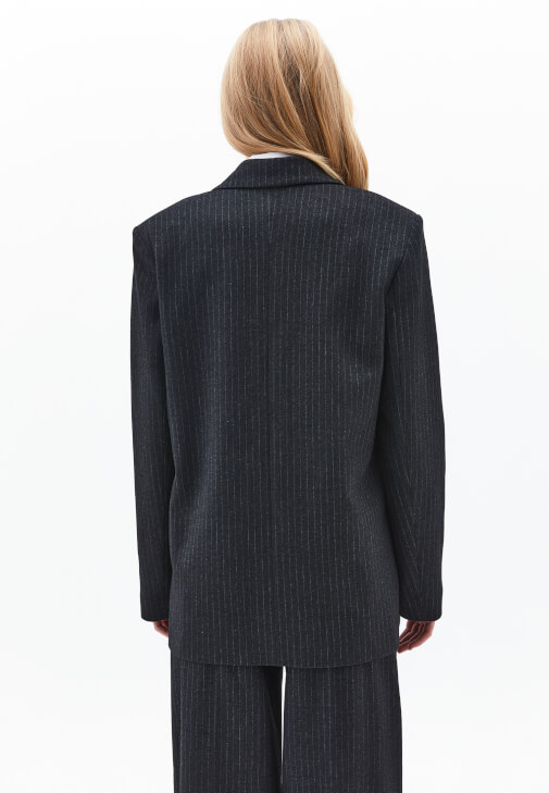 Blazer Ceket ve Çizgili Pantolon Kombini