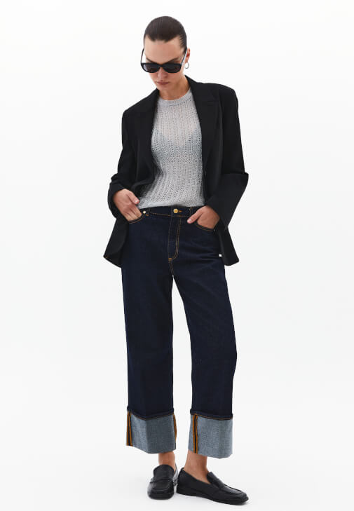 Blazer Ceket ve Straight-Fit Denim Kombini