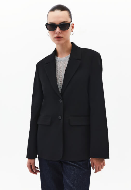 Blazer Ceket ve Straight-Fit Denim Kombini