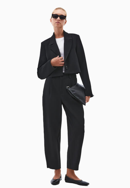 Crop Blazer Ceket ve Carrot-Fit Pantolon Kombini