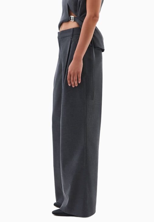 Wide-Leg Pantolon ve Bağlamalı Yelek Kombini