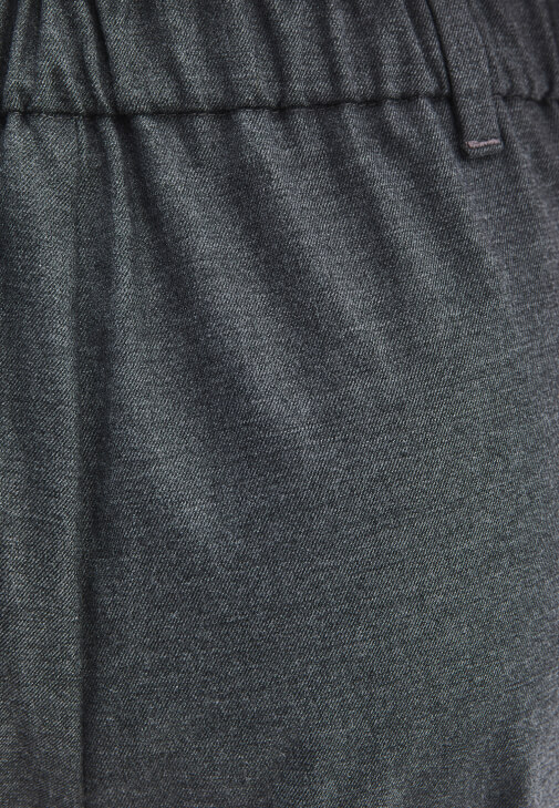 Wide-Leg Pantolon ve Bağlamalı Yelek Kombini