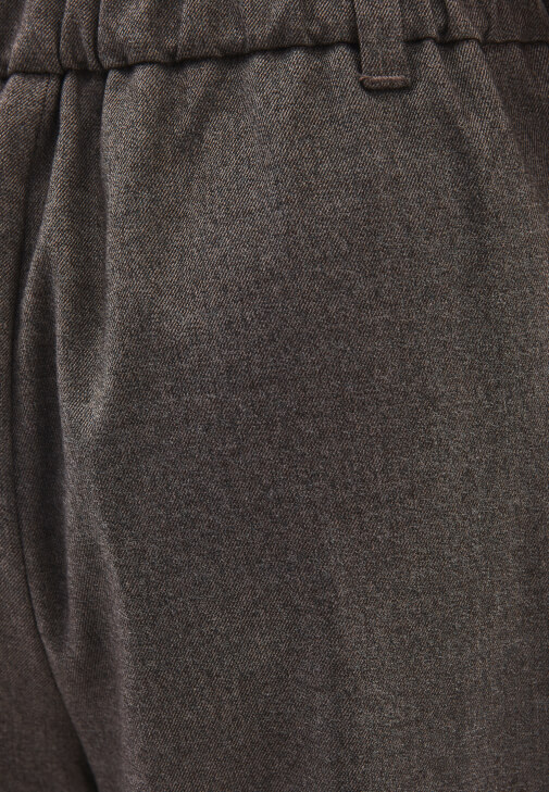 Yüksek Bel Pantolon ve Bağlamalı Yelek Kombini