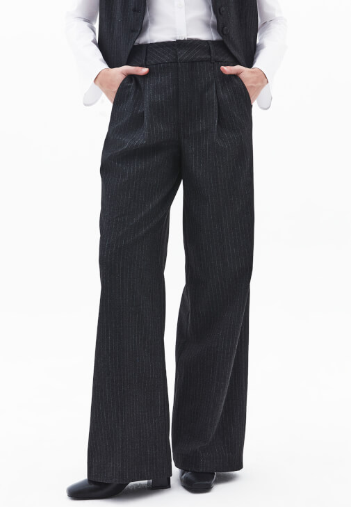 Çizgili Pantolon ve Blazer Ceket Kombini