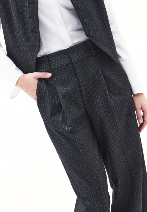 Çizgili Pantolon ve Blazer Ceket Kombini