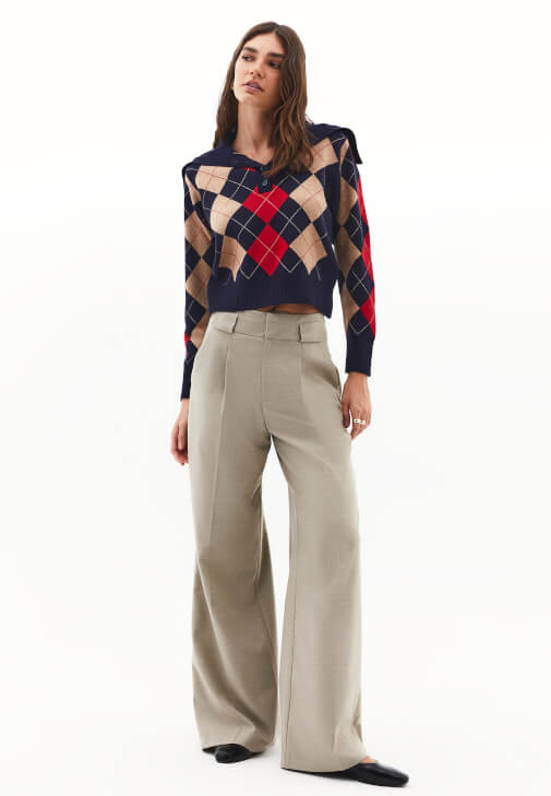 Wide-Leg Pantolon ve Jakarlı Kazak Kombini