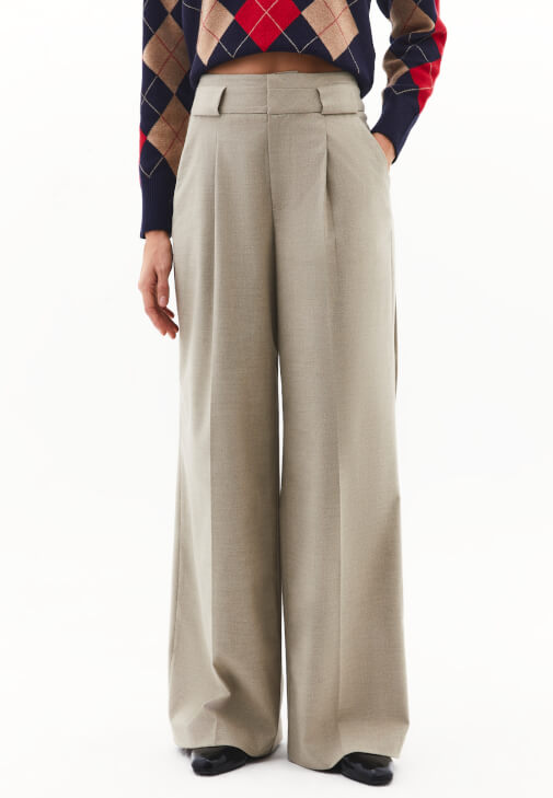 Wide-Leg Pantolon ve Jakarlı Kazak Kombini