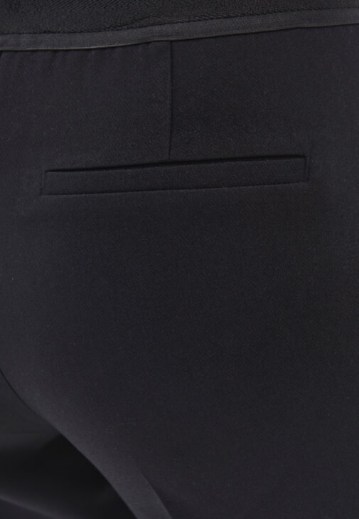 Slim-Fit Pantolon ve Boyfriend Tişört Kombini