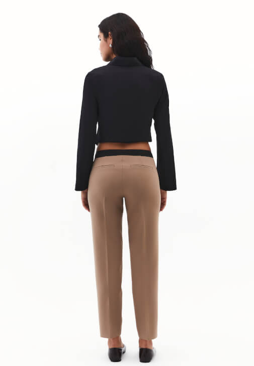 Slim-Fit Pantolon ve Loose-Fit Gömlek Kombini